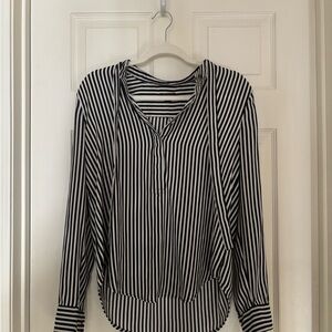 Ann Taylor Black and White Relaxed Blouse with Cuffed Sleeves